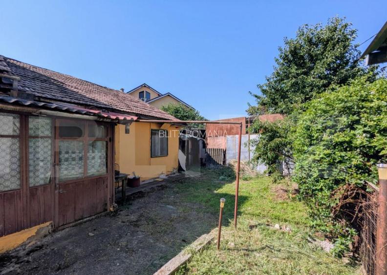 Investi?ie, Casa demolabila, teren 400 mp, front 11 m, M?