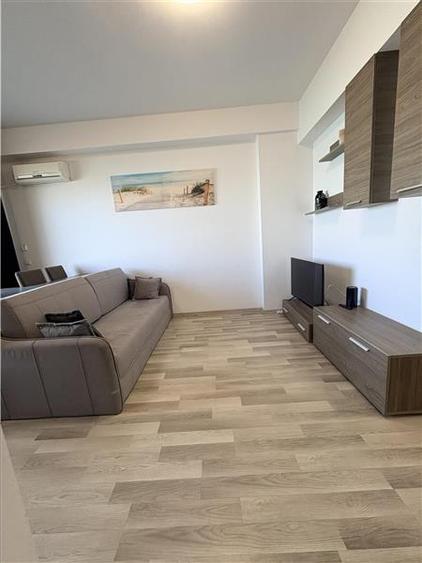 Apartament cu 2 camere decomandat, mobilat în Exterior Est