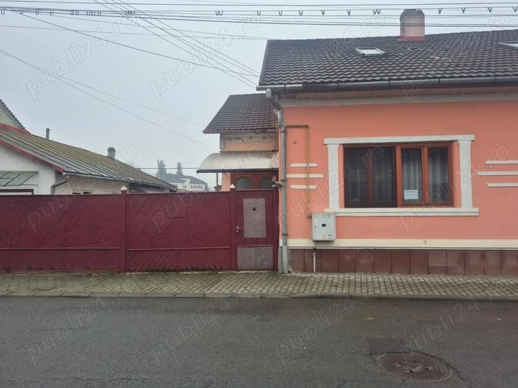 Casă cu 3 camere în Central