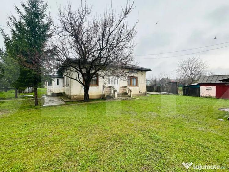 Casa din caramida, cu teren 1900 mp - Calinesti - 1