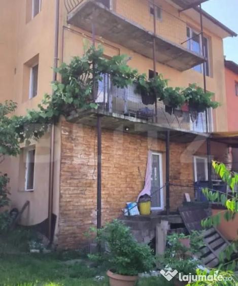 Casă cu 7 camere cu Teren 375 Mp în Central
