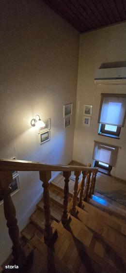 Casă cu 7 camere cu Teren 3000 Mp în Gura Ocniței