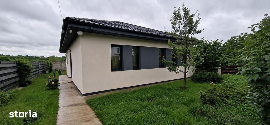 Casă cu 4 camere cu Teren 500 Mp în Bucium