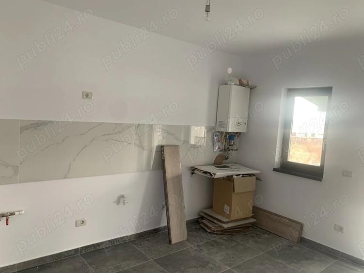 Casă cu 5 camere cu Teren 400 Mp în Valea Adâncă
