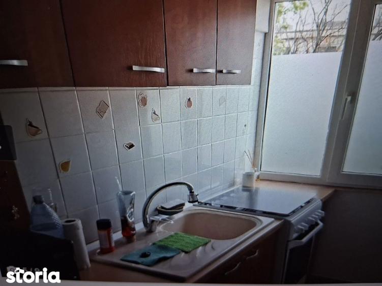 Garsonieră decomandată în Tei