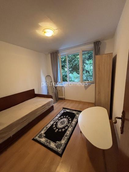 Apartament cu 4 camere decomandat în Central