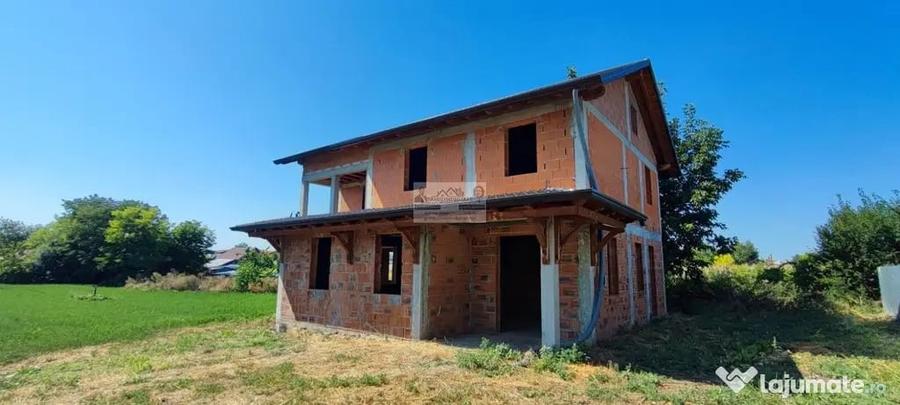 Casă cu 5 camere cu Teren 1167 Mp în Drăgănești