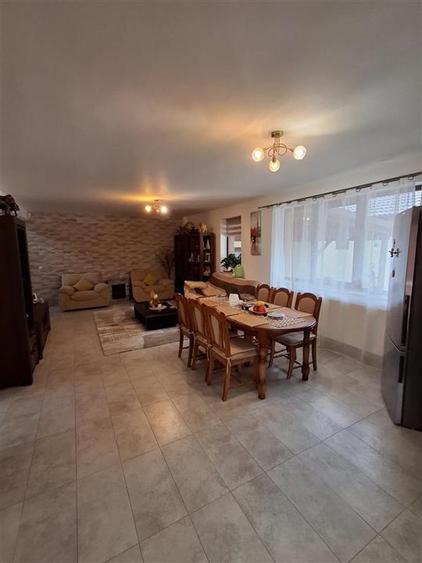 Casă cu 5 camere cu Teren 700 Mp în Timișu de Jos