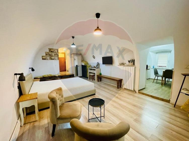 Apartament cu 2 camere decomandat, mobilat în Ultracentral