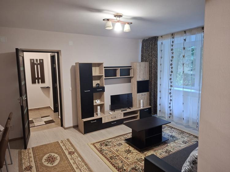 Apartament cu 2 camere semidecomandat în Cuza Vodă