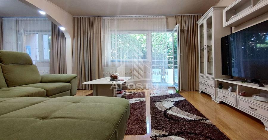 Apartament cu 4 camere semidecomandat, mobilat în Miorița