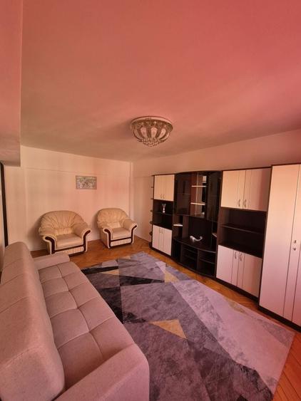 Apartament cu 2 camere decomandat în Micro 17