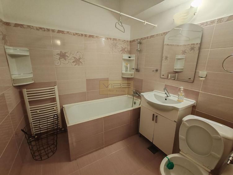 Apartament cu 2 camere decomandat în Hala Centrală