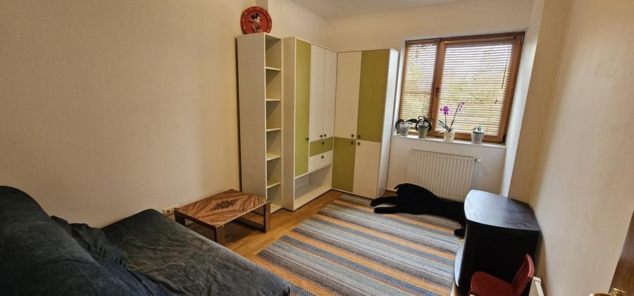 Apartament cu 3 camere semidecomandat, mobilat în Străulești