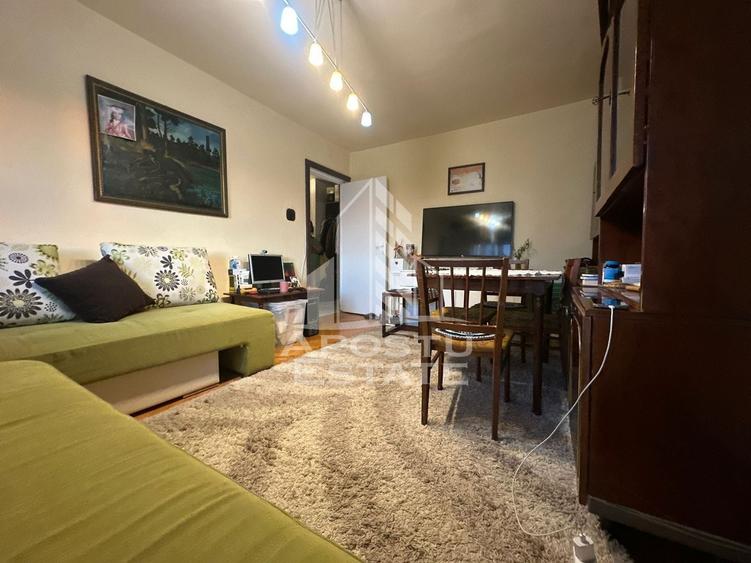 Apartament cu 3 camere decomandat, mobilat în Steaua
