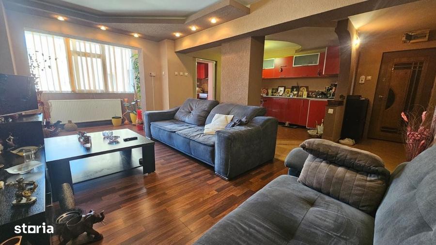 Apartament cu 4 camere decomandat în Găvana