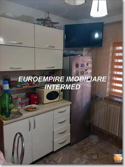 Garsoniera decomandata ,zona Far - 7