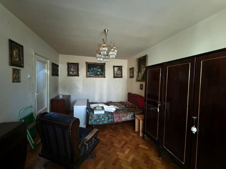 Apartament 2 camere, decomandat, parter cu balcon, GARAJ,  zona Mercur - 10