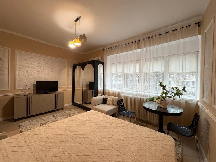 Sala Palatului, Parc Cismigiu, prima inchiriere, bloc consolidat - 1