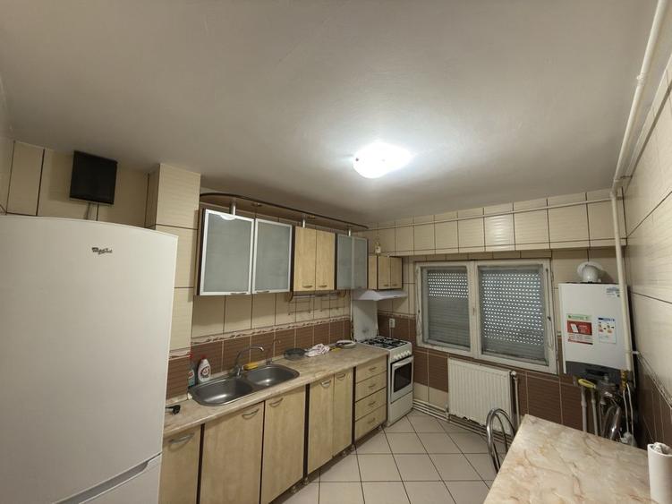 Apartament cu trei camere de vanzare sau chirie si loc de parcare - 9