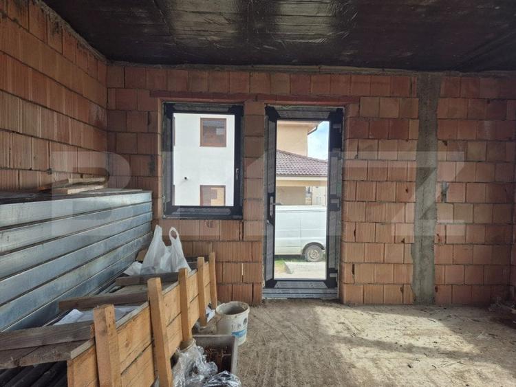 Vila noua de vanzare la intrare in Corunca - 9