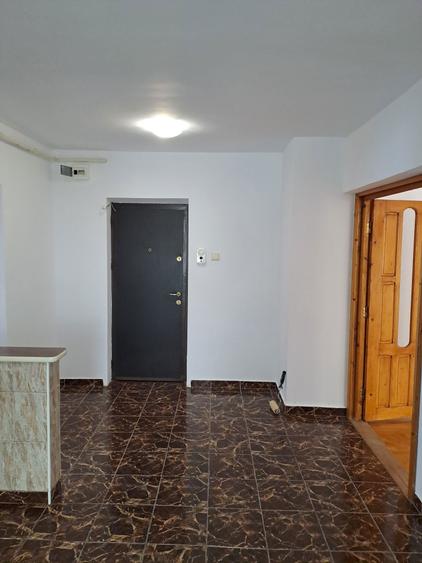 Vand apartament trei camere etaj 2,zona rezidentiala Piatra Neamt - 6