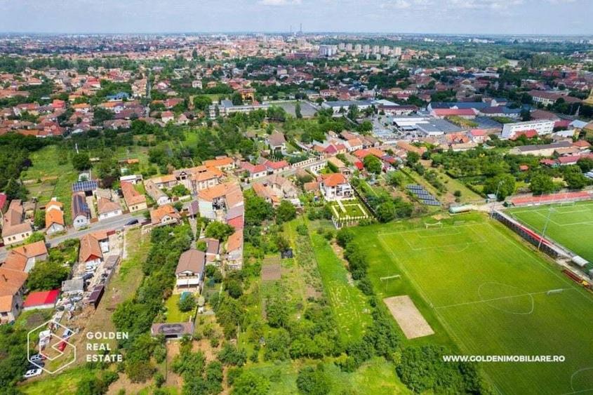 Teren intravilan cu casa demolabila, aproximativ 2000 mp, zona Aradul Nou - 6