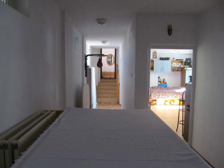vand apartament central langa parc in pucioasa, 100 km de bucuresti - 6