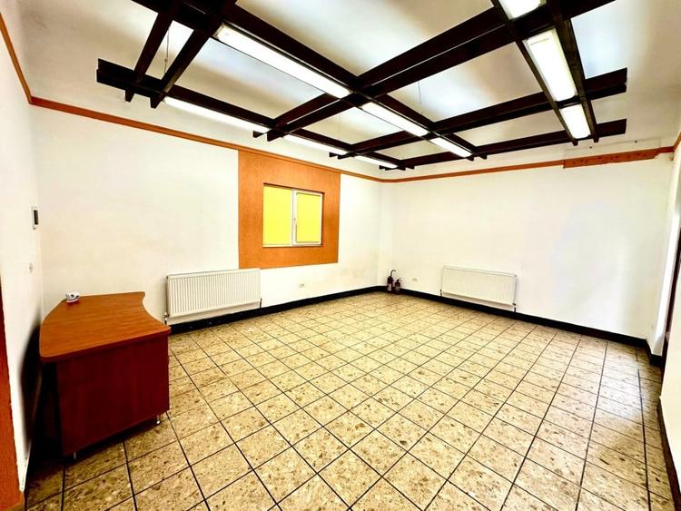 Spatiu comercial situat in inima orasului, 85mp-3 camere, P+E acces stradal - 2