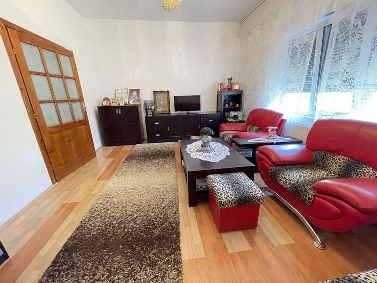 Casa cu teren 1000 mp și front 26 ml în zona Bogdanesti - 1