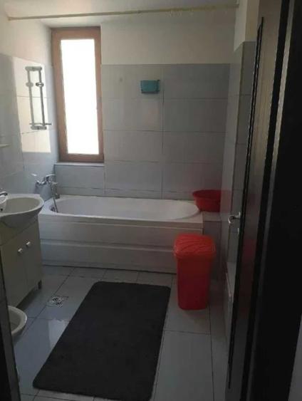 Apartament cu 2 camere decomandat în Baza 3