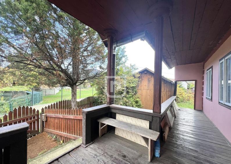 Casa traditional bucovineana la poalele muntilor Bucovinei - 15