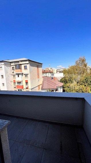 Apartament de 2 camere, 60 mp, cu loc de parcare, zona centrala, km 0 - 3