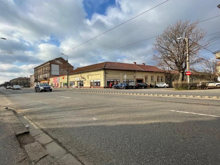 Spatiu comercial stradal cu vitrina | 70 mp, in Sinaia | Com 0% - 4