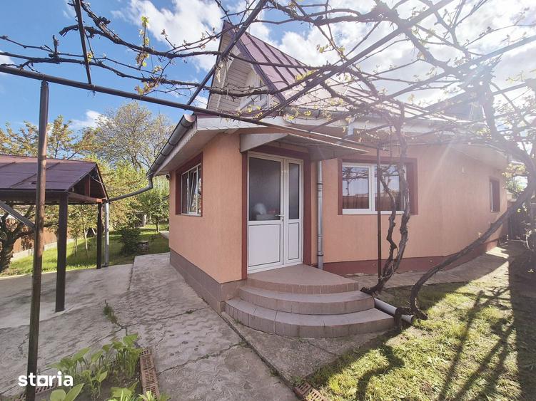 Casă cu 5 camere decomandat cu Teren 1600 Mp în Dobreni