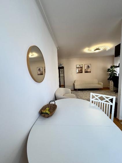 Apartament cu 3 camere semidecomandat, mobilat în Torontalului