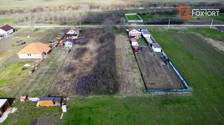 Teren Construcții intravilan de 1952 mp, în Parța