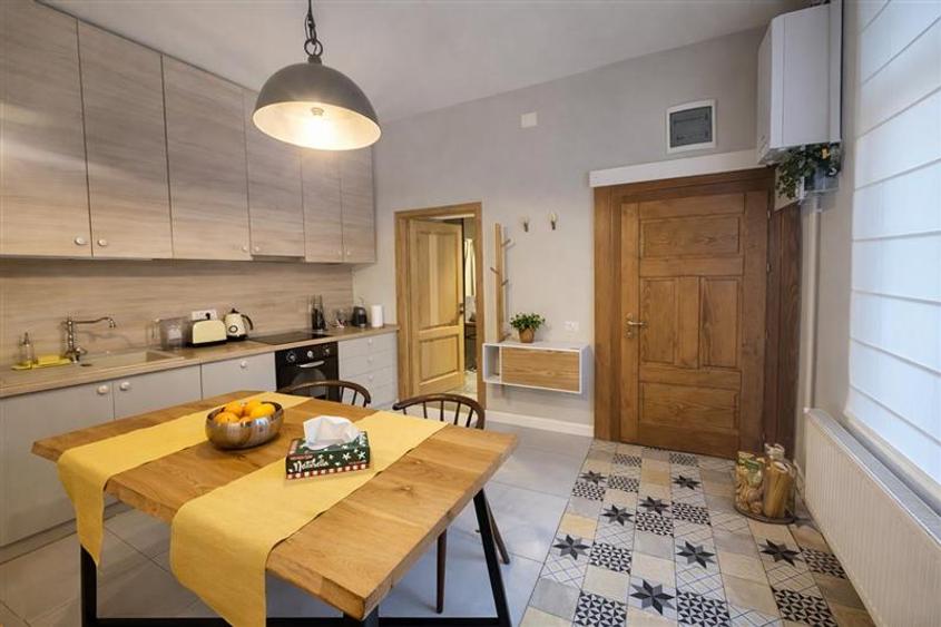 Refugiu urban lux, apartament spectaculos pe aleea pietonala a Postavarului,Cent - 2