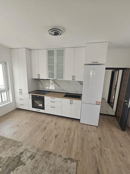 Inchiriez penthouse cu terasa 45m2 - 1