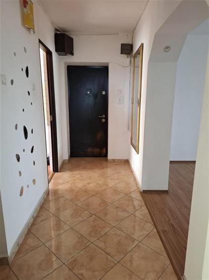 Inchiriere apartament 3 camere in Ploiesti,  zona 9 Mai - 8