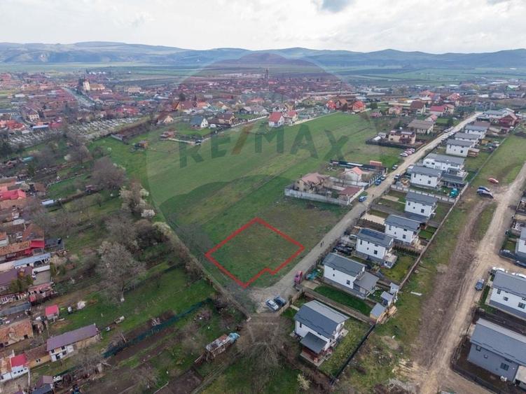 Teren intravilan cu vedere panoramică, utilități si poziție excelentă! - 1