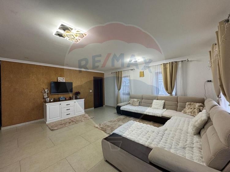 Casă / Vilă cu 4 camere de vânzare în zona Bujac-Arad - 1