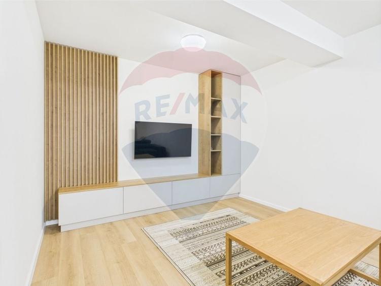 Apartament cu 2 camere decomandat în Tractorul