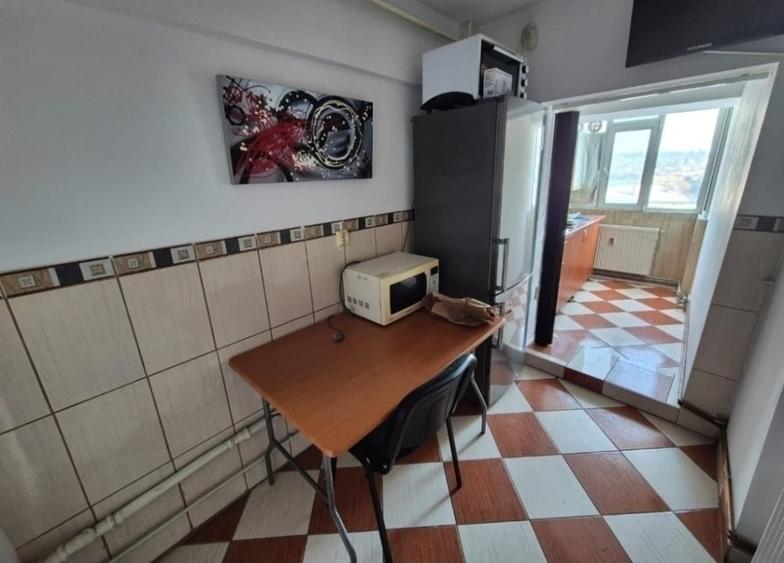 Hala Centrala- Etaj intermediar-Bloc 1987 - 2