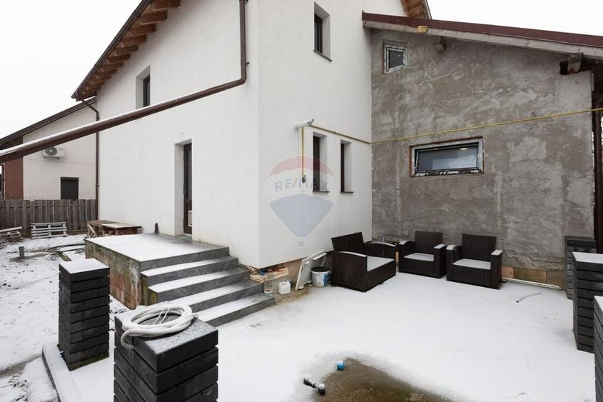 Casă / Vilă cu 4 camere de vânzare în Cartier - Gheraiesti - 17