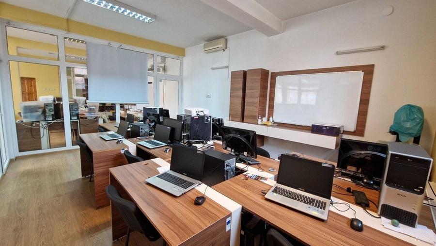 Spatiu de birouri nemobilat,zona Bartolomeu Spatiu de birouri nemobilat,zona Bartolomeu