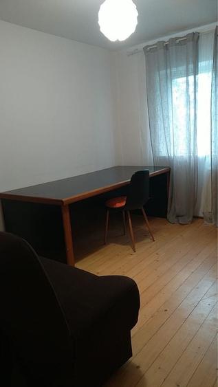 Inchiriez apartament 3 camere - 4