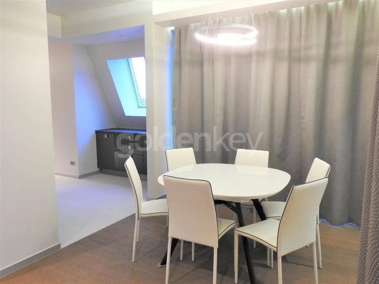 Apartament cu 4 camere semidecomandat, mobilat în Iancu Nicolae