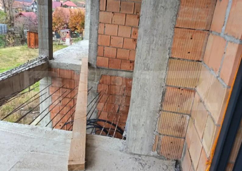 Casa cu 3 dormitoare ?i garaj in suprafa?a de 180 mp - 16