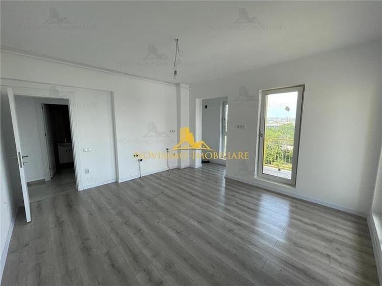 APARTAMENT CU 3 CAMERE IN ZONA SEMICENTRALA - 1